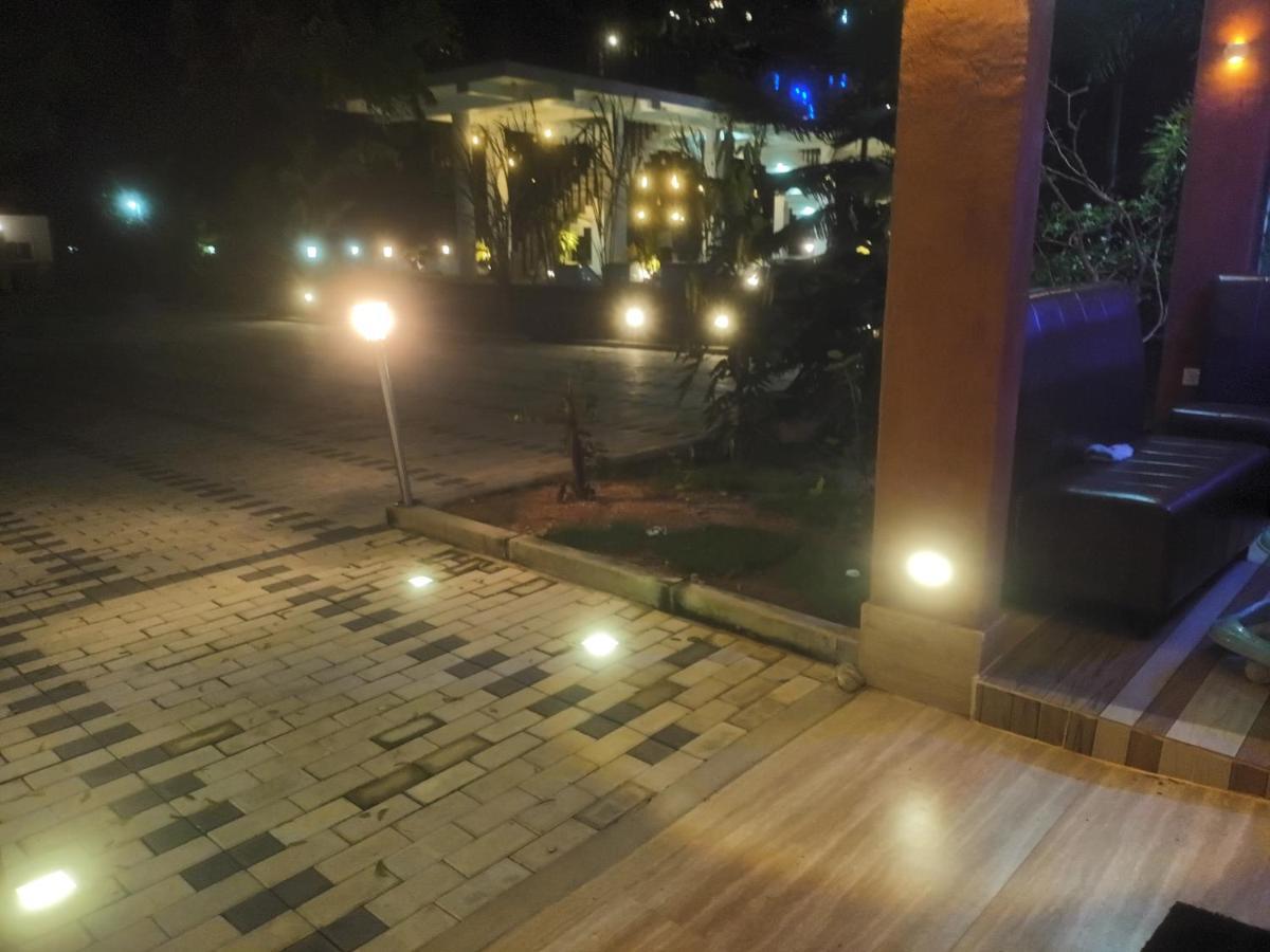 Lucky Beach Resort 트링코말리 외부 사진